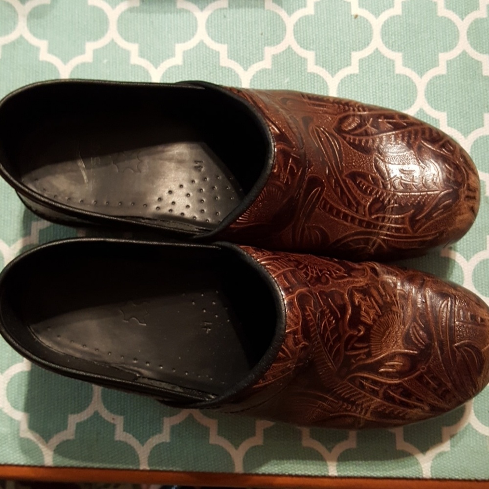 Dansko Professional Brown Tooled Leather Clogs sz